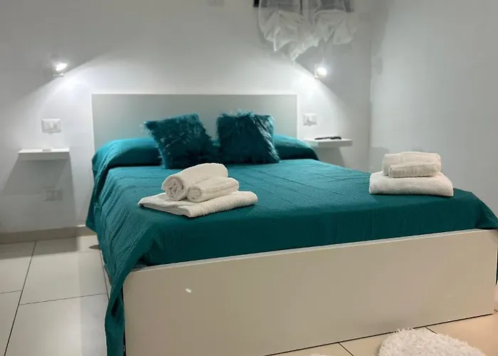 J&S Sicily Apartments