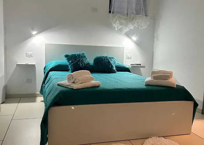 J&S Sicily Apartments